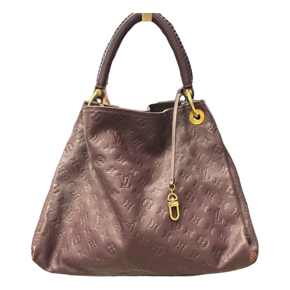 Elegant purple Louis Vuitton Artsy Handbag